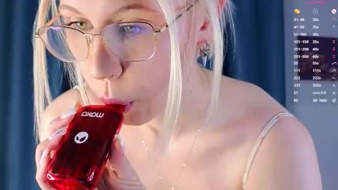 Snapshot of lovedrope chatting on 11/19/25, 05:35 God like girl Ann online show from 11/19/25, 05:35