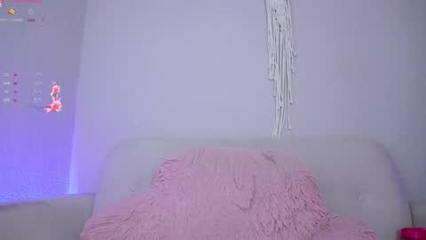 Snapshot of loveegirll chatting on 10/12/25, 05:06 katalina   online show from 10/12/25, 05:06