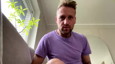 lovefuesse online show from 10/28/25, 09:02