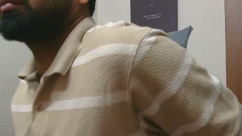 Snapshot of lovehairyindian chatting on 11/30/25, 01:15 Indian hairy online show from 11/30/25, 01:15