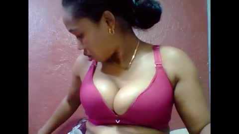 Snapshot of loveinlife750427 chatting on 12/20/25, 03:19 loveinlife750427 online show from 12/20/25, 03:19
