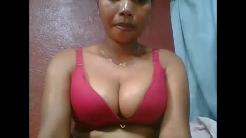 Snapshot of loveinlife750427 chatting on 01/06/26, 06:33 loveinlife750427 online show from 01/06/26, 06:33