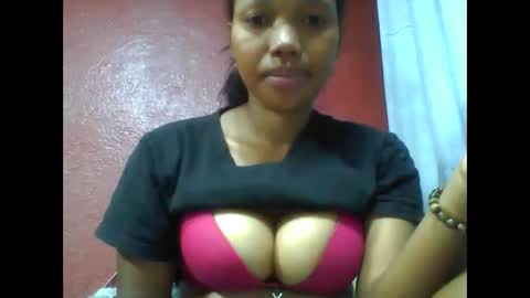 Snapshot of loveinlife750427 chatting on 02/15/26, 04:42 loveinlife750427 online show from 02/15/26, 04:42