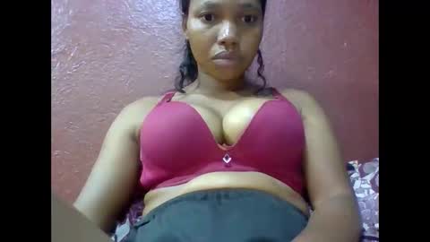 Snapshot of loveinlife750427 chatting on 02/22/26, 03:43 loveinlife750427 online show from 02/22/26, 03:43