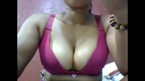 Snapshot of loveinlife750427 chatting on 02/23/26, 04:43 loveinlife750427 online show from 02/23/26, 04:43