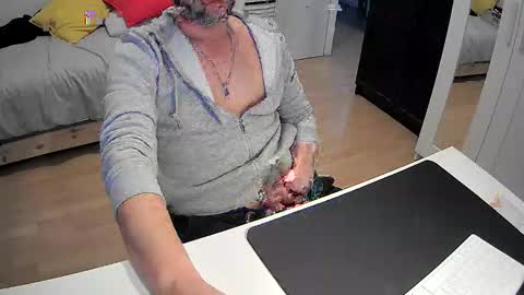 Snapshot of lovejm chatting on 10/29/25, 08:38 Jules online show from 10/29/25, 08:38