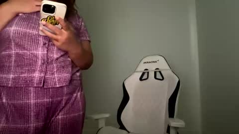 Love online show from 12/22/25, 07:33