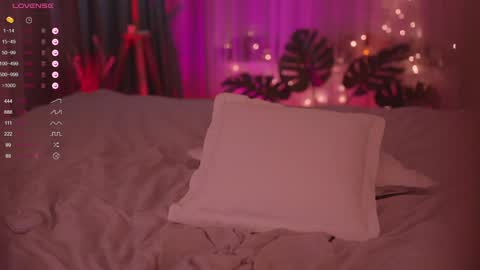 Snapshot of lovellynelly chatting on 12/18/24, 08:47 Nelly online show from 12/18/24, 08:47