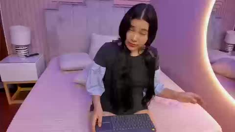 lovellypeach online show from 09/10/25, 04:12