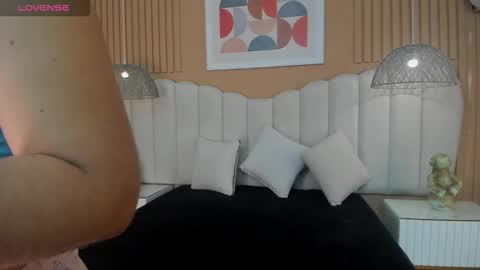 lovellypeach online show from 09/11/25, 03:39