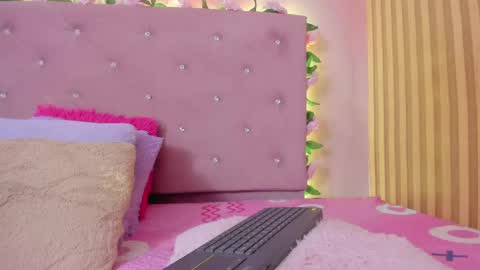 Snapshot of lovely__kiss__ chatting on 06/08/26, 06:19 Kissy online show from 06/08/26, 06:19
