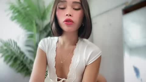 lovely_cittie18 online show from 05/13/26, 03:48