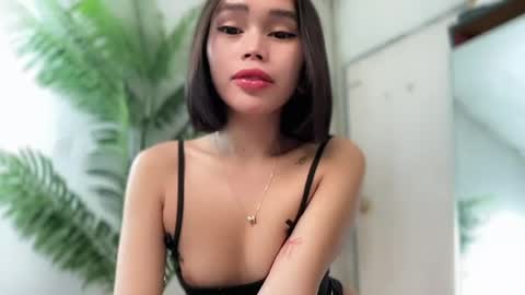 lovely_cittie18 online show from 05/18/26, 03:57