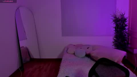 Emma online show from 06/09/26, 01:23