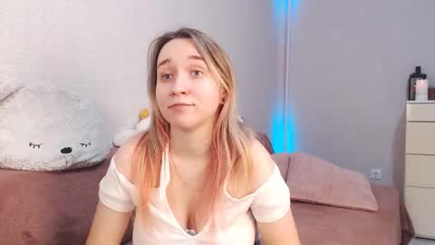 Snapshot of lovely_hayley chatting on 11/26/25, 10:11 Lovely Hayley online show from 11/26/25, 10:11