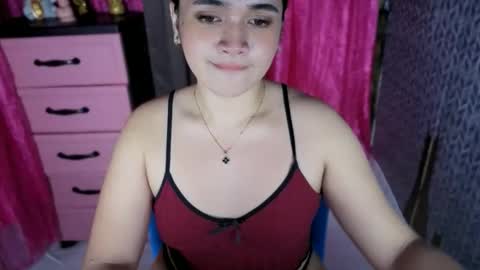 Snapshot of lovely_kurtny04 chatting on 12/18/25, 01:33 LOVE online show from 12/18/25, 01:33