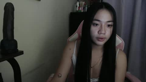 lovely_leah23 online show from 11/19/25, 07:08