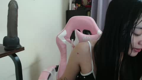 lovely_leah23 online show from 11/24/25, 10:53