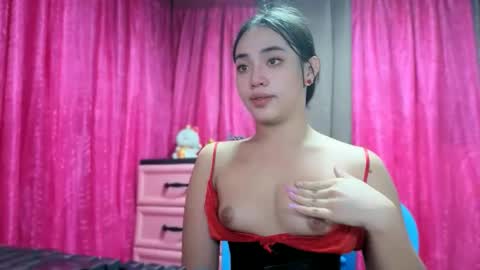 lovely_leah23 online show from 12/03/25, 09:40