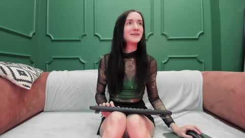 lovely_lo online show from 05/27/26, 01:41