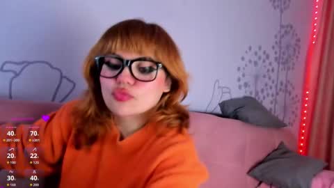 Snapshot of lovely_paris_01 chatting on 12/16/25, 05:34 Paris Rose online show from 12/16/25, 05:34