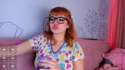 Snapshot of lovely_paris_01 chatting on 01/10/26, 07:21 Paris Rose online show from 01/10/26, 07:21