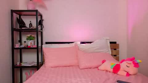 Snapshot of lovely_poppy chatting on 09/19/25, 01:40 Lolly online show from 09/19/25, 01:40