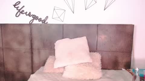 Hi guys online show from 11/06/25, 03:24