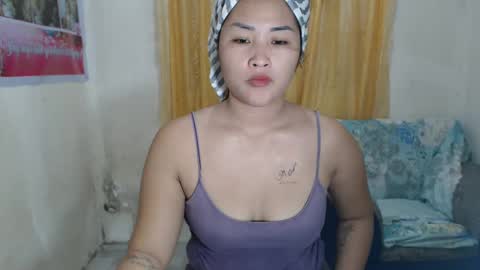 Snapshot of lovely_singlemom chatting on 02/10/25, 01:35 ask me dear online show from 02/10/25, 01:35