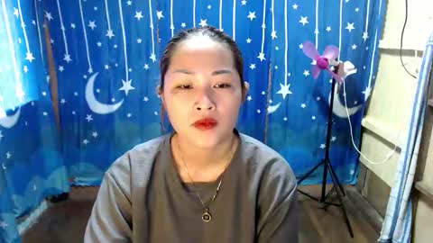 Snapshot of lovely_singlemom chatting on 12/19/25, 12:17 ask me dear online show from 12/19/25, 12:17