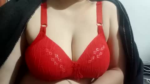Snapshot of lovely_sweet_girl chatting on 11/21/25, 03:05 katrina follow me guys online show from 11/21/25, 03:05