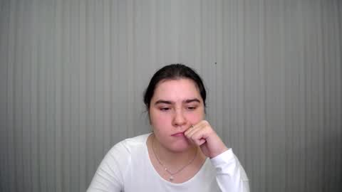 Snapshot of lovelyangel_xx chatting on 12/10/24, 12:27 lovelyangel_xx online show from 12/10/24, 12:27