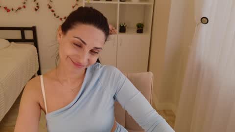 Snapshot of lovelybeatricee chatting on 04/14/26, 12:11 Beatrice online show from 04/14/26, 12:11