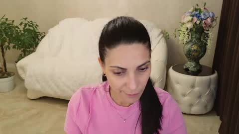 Snapshot of lovelybeatricee chatting on 04/29/26, 12:09 Beatrice online show from 04/29/26, 12:09