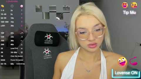 Snapshot of lovelybianca_ chatting on 11/09/25, 11:14 lovelybianca_ online show from 11/09/25, 11:14