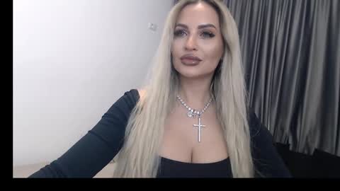 Snapshot of lovelyblondyxxx chatting on 02/11/25, 11:12 PrAllinXXXa online show from 02/11/25, 11:12