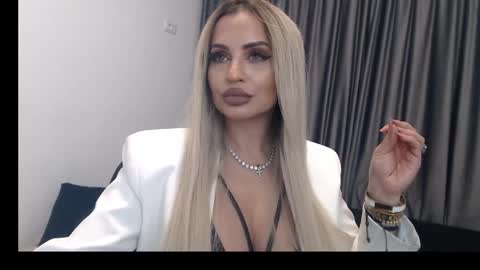 Snapshot of lovelyblondyxxx chatting on 02/19/25, 02:33 PrAllinXXXa online show from 02/19/25, 02:33