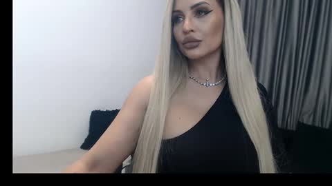 Snapshot of lovelyblondyxxx chatting on 02/21/25, 11:43 PrAllinXXXa online show from 02/21/25, 11:43