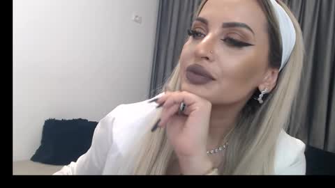 Snapshot of lovelyblondyxxx chatting on 02/25/25, 02:14 PrAllinXXXa online show from 02/25/25, 02:14