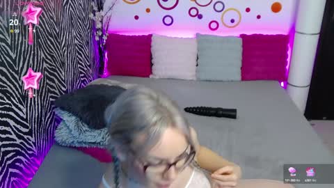 Snapshot of lovelybutterfly chatting on 01/12/25, 01:05    online show from 01/12/25, 01:05