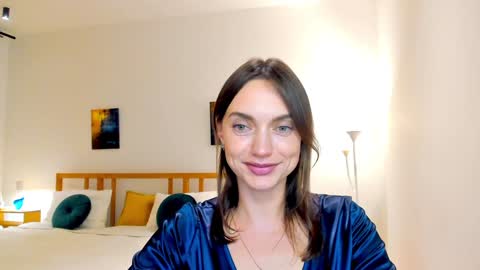 Mia online show from 12/05/24, 07:06