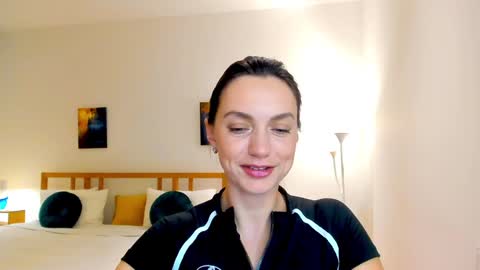 Mia online show from 12/06/24, 01:11