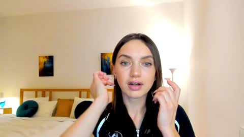 Mia online show from 12/07/24, 02:46
