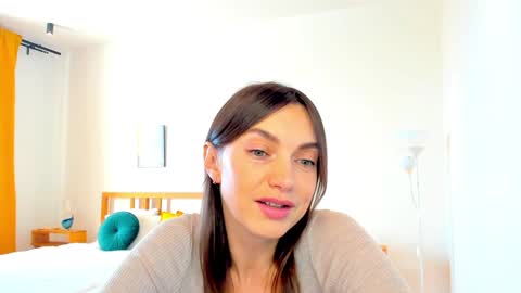 Mia online show from 12/09/24, 11:15