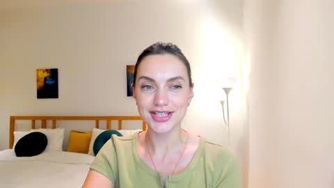 Mia online show from 12/10/24, 04:49