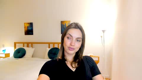 Mia online show from 12/11/24, 04:31