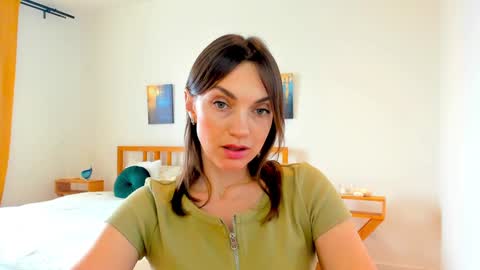 Mia online show from 12/18/24, 09:04