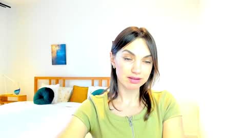 Mia online show from 12/18/24, 12:07
