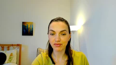 Mia online show from 12/24/24, 12:00