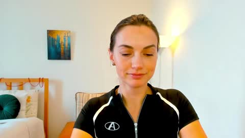 Mia online show from 12/28/24, 11:09
